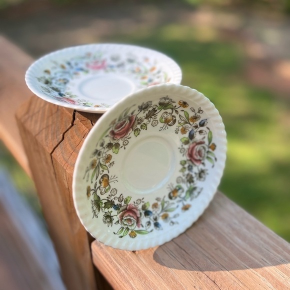 Windsor Ware Johnson Bros England Set Of 2 Teacup Saucers Floral Roses Flowers - Picture 3 of 9